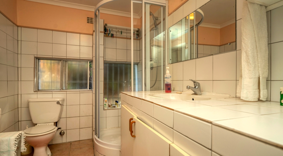 5 Bedroom Property for Sale in Clovelly Western Cape